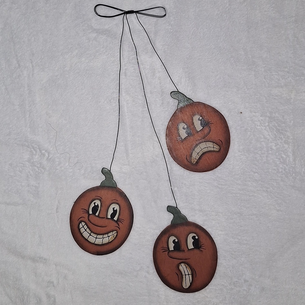 Vintage-Style Halloween Jack O Lantern Wall Hanging